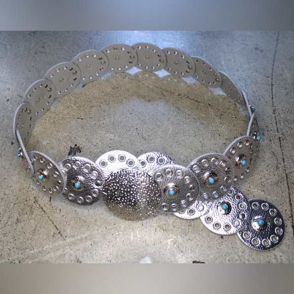 59A. Silver Circle Turquoise Detail Belt - Picture 1 of 4